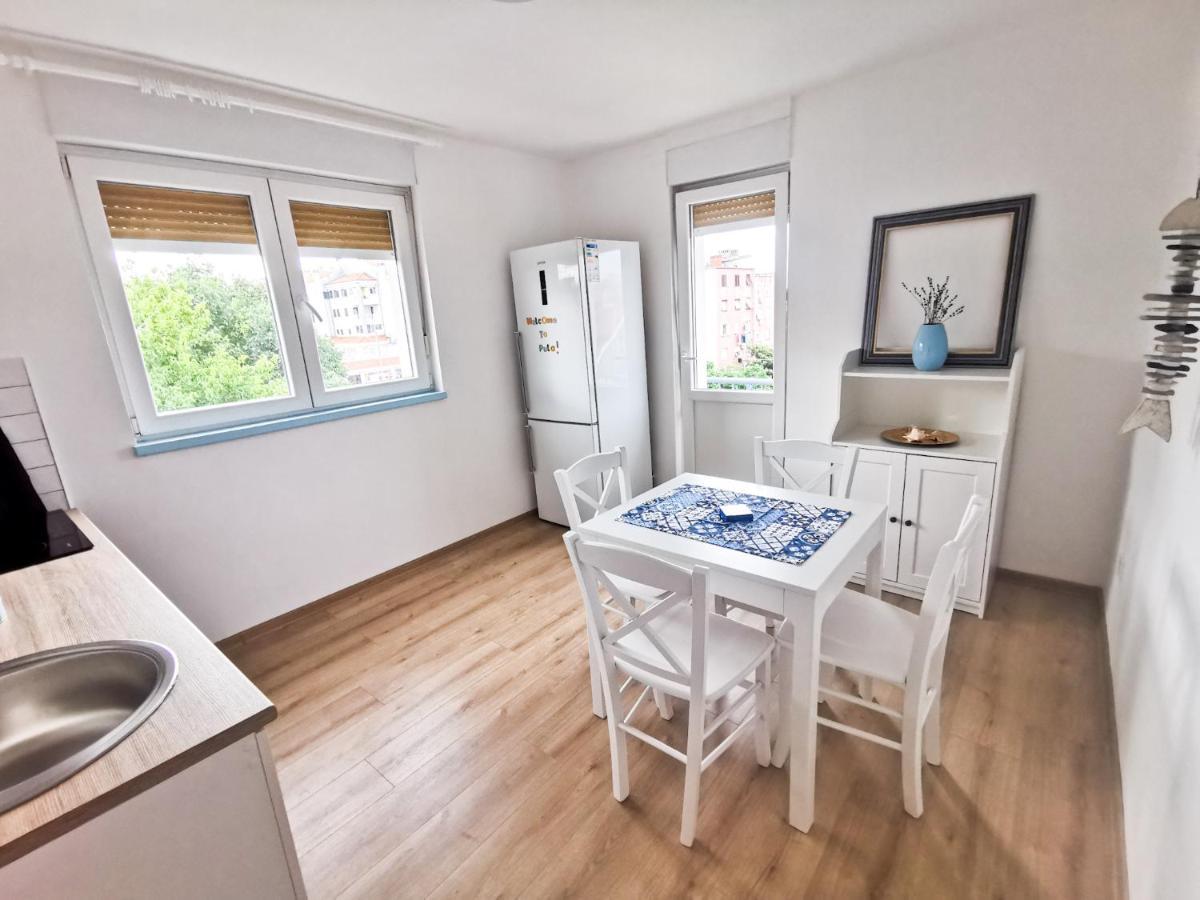 Sea Star Apartment Pula Ngoại thất bức ảnh
