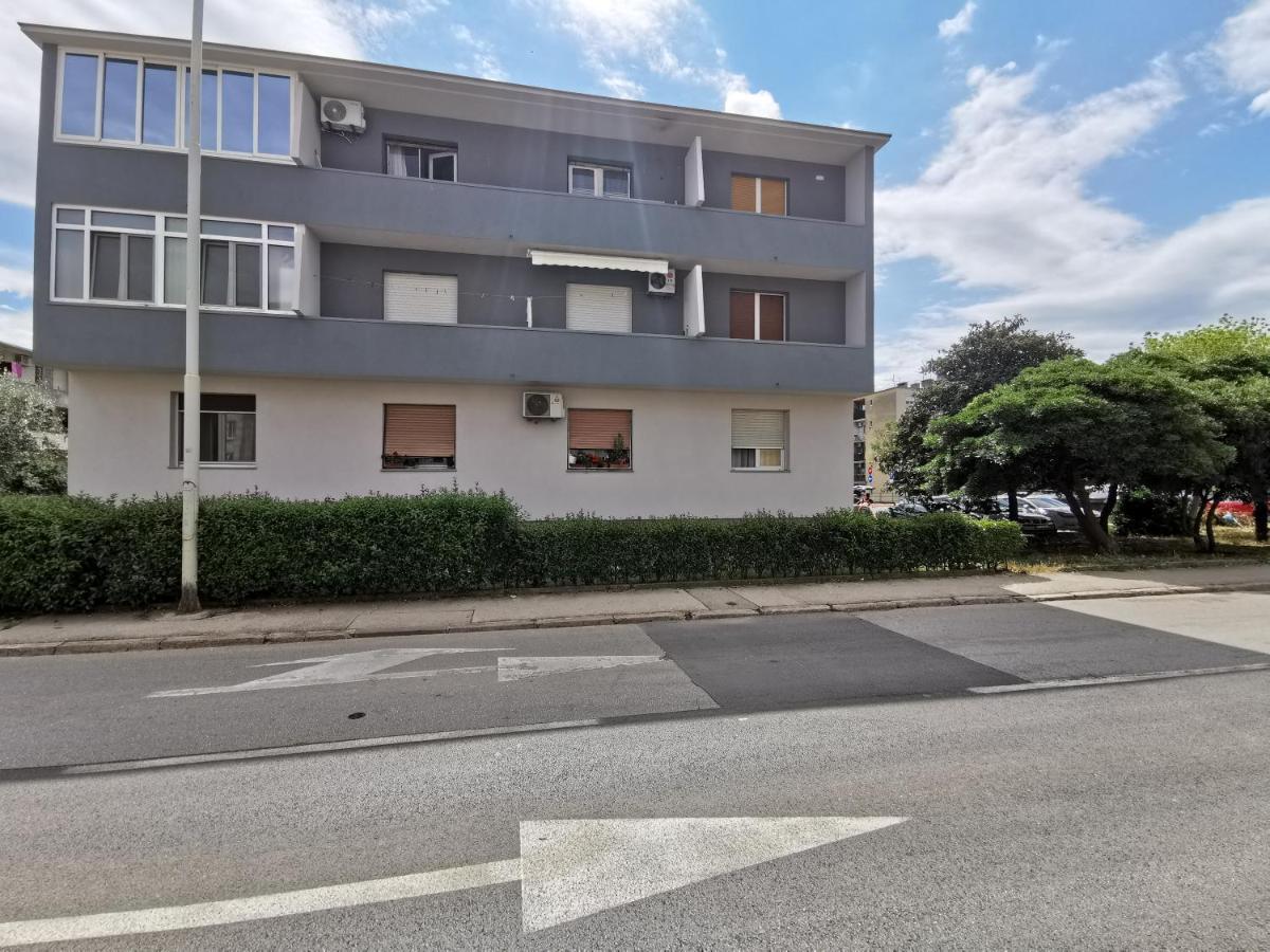 Sea Star Apartment Pula Ngoại thất bức ảnh