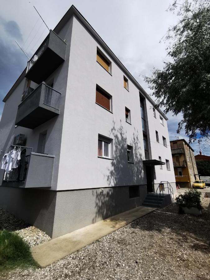 Sea Star Apartment Pula Ngoại thất bức ảnh